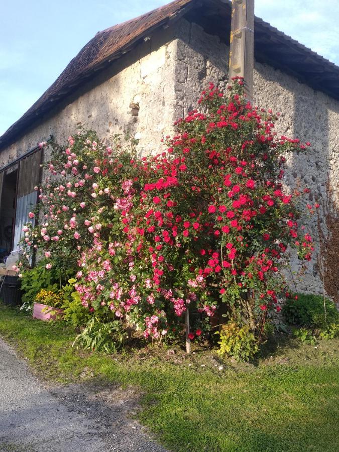 Pillac Maison De Campagne A La Ferme מראה חיצוני תמונה